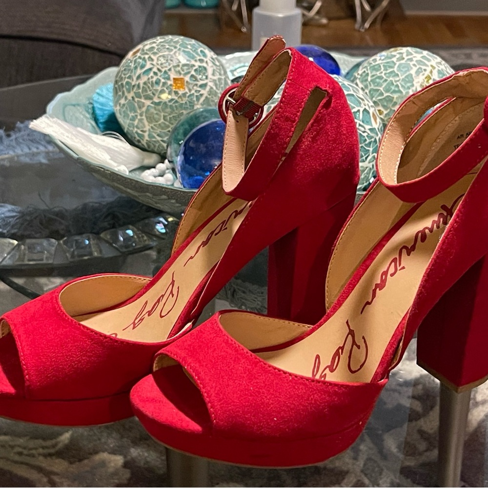Shoes - Picture 3 of 4